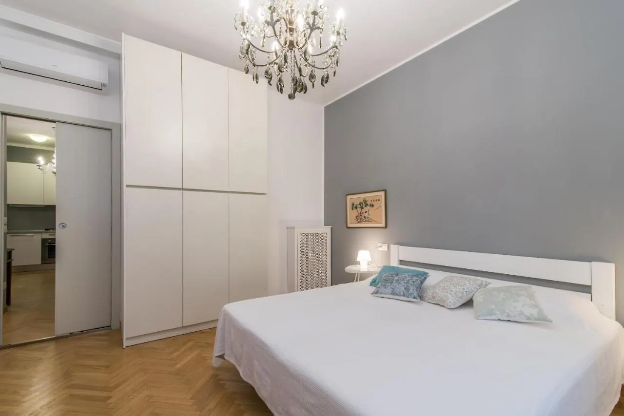 מילאנו The Best Rent - Viale Corsica Apartment 0*,